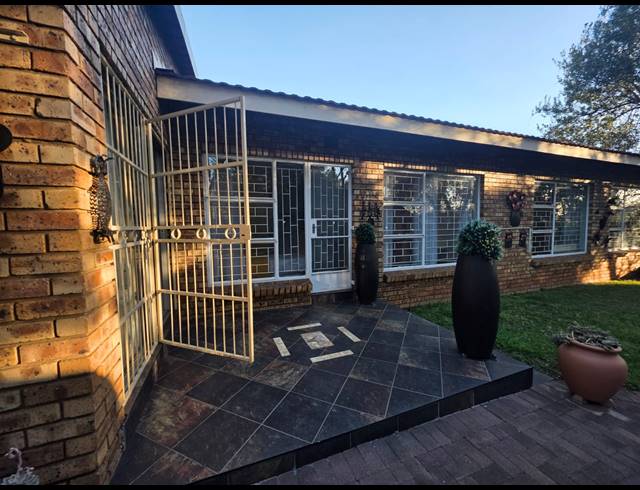 4 BEDROOM HOUSE FOR SALE IN VANDERBIJLPARK SE 3